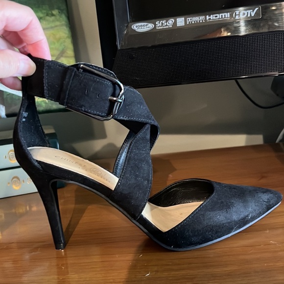 8.  Chinese Laundry Micro Suede Heels in Black, Size 9M - Picture 9 of 16